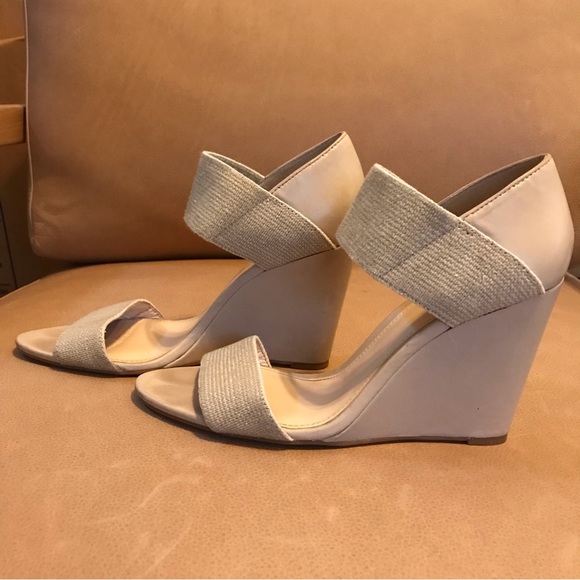 Vince Camuto Stretchy Strap Nude Wedge Heels, 8.5 - Picture 2 of 8